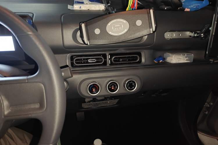 Used Wuling Zhiguang New Energy 2025 Comfort Model Audio And AC Panel