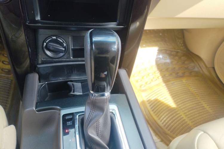 Used Toyota Prado 2016 2.7L Automatic Luxury Edition Gear Lever
