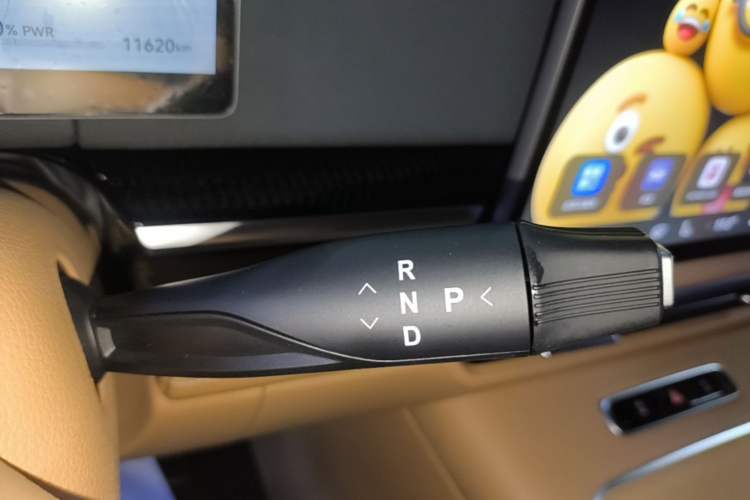 Used VOYAH Dream 2025 PHEV Four-Wheel-Drive Flagship Version – Qiankun Edition Gear Lever