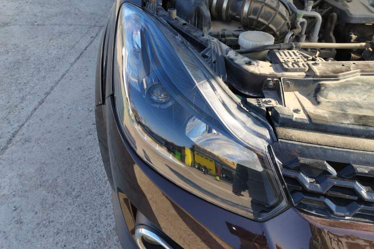 Used JMC Yuhu 3 2018 2.5T Diesel Two-Wheel Drive Advanced Version with Long Wheelbase
