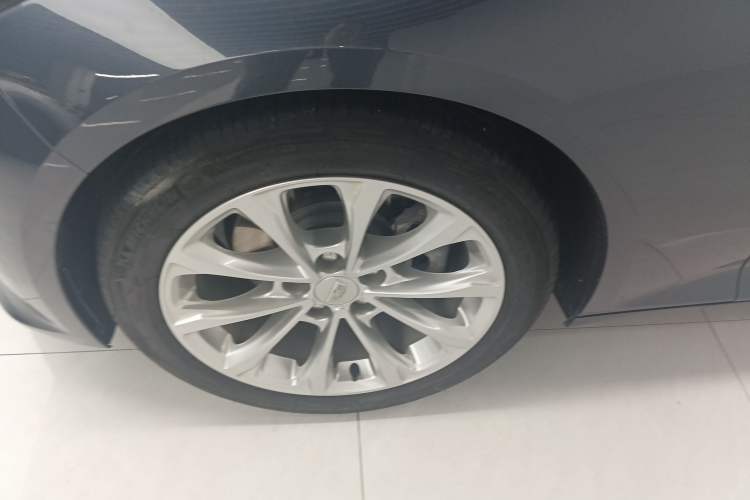 Used Cadillac CT5 2022 28T Luxury Version (Standard Edition) Left Front Wheel Hub