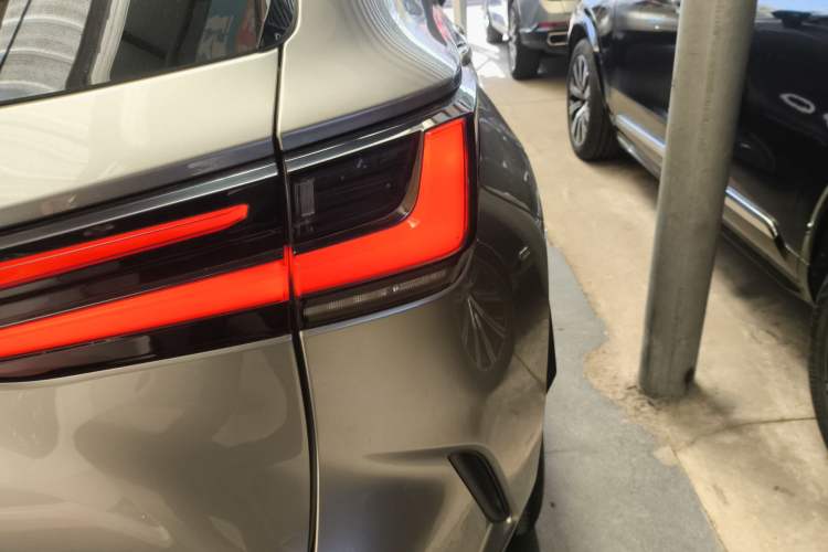 Used Lexus NX 2023 260 Front-Wheel Drive Chuanchi Edition Right Rear Taillight