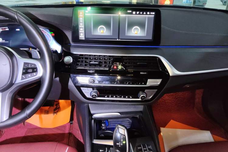 Used BMW 5 Series 2021 Facelifted 530Li Leading Edition M Sport Package Audio And AC Panel