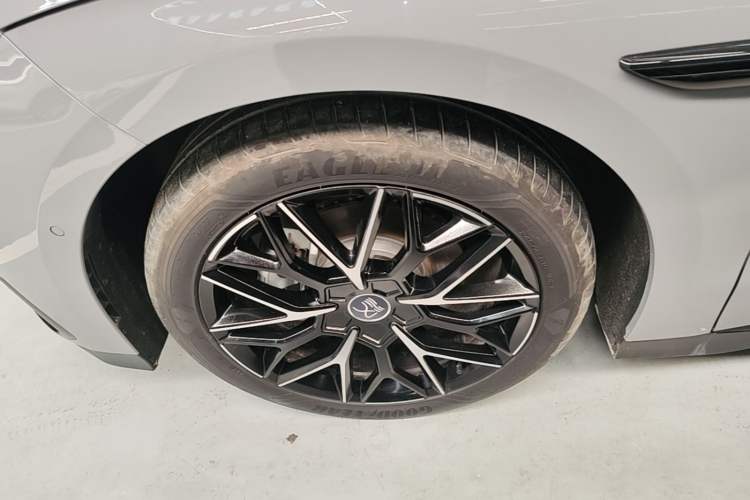 Used BYD Han 2025 DM-i Intelligent Driving Edition 125KM Prestige Model
