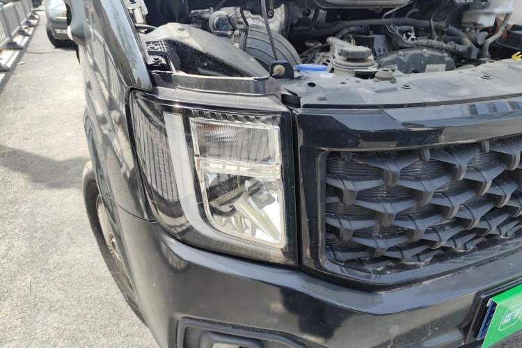 Used JMC Fushun 2023 2.0T Manual Short Wheelbase Mid-Height Passenger Version Business-Class 7-Seater (Non-Commercial) Right Front Headlight