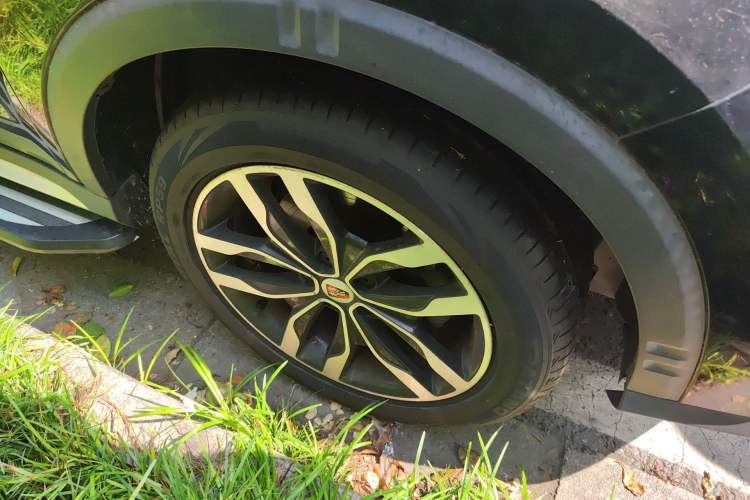 Used Roewe RX5 2016 20T Two-Wheel Drive Automatic Internet Smart Edition
