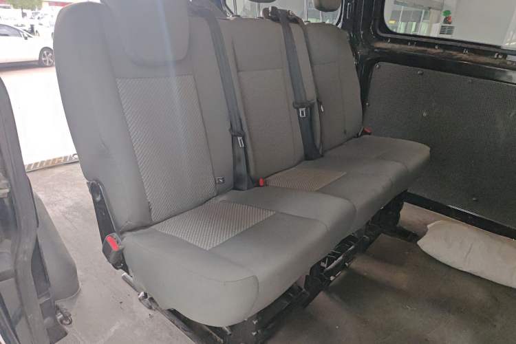 Used Ford Transit 2019 2.0T Diesel Multi-Purpose Commercial Vehicle Short Wheelbase Low Roof 6-Seater China VI Standard