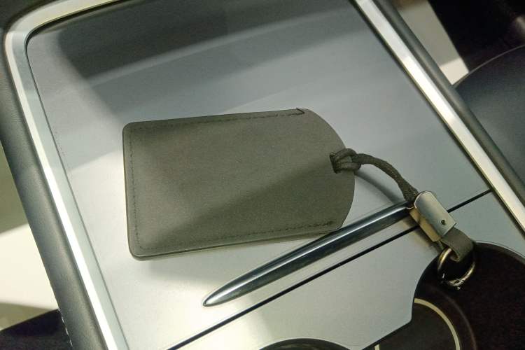 Used Tesla Model Y 2023 Long-Range All-Wheel-Drive Version
