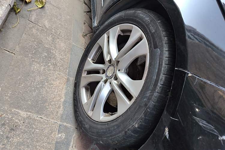 Used Mercedes-Benz E-Class 2012 E 200 L CGI Elegant Model Right Front Wheel Hub