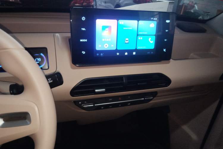 Used Geely Galaxy Panda 2024 Panda Mini 200km Endurance Bear
