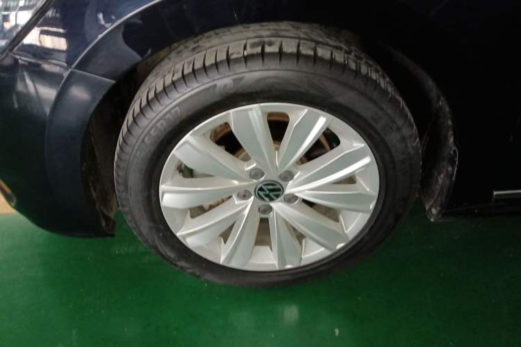 Used Volkswagen Passat 2020 Facelift 330TSI Elite Edition China VI Standard Left Front Wheel Hub