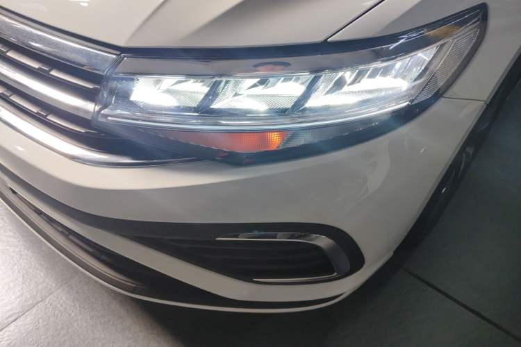 Used Volkswagen Bora 2026 200TSI DSG Yuexing Navigation Edition Left Front Headlight