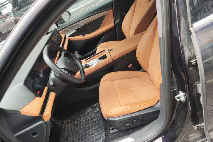 Used VOYAH PASSION 2024 PHEV Four-Wheel Drive Ultra-Long Range Flagship Model Left Front Seat