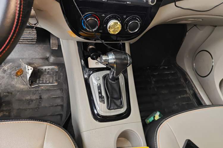 Used FORTHING Joyear XV 2015 1.6L CVT Luxury Model
