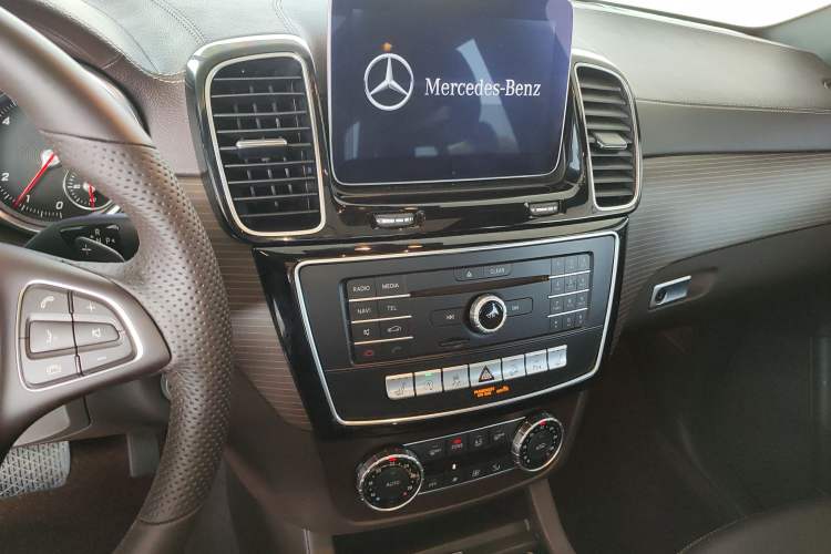 Used Mercedes-Benz GLE 2019 GLE 320 4MATIC Dynamic Edition Prestige Model Audio And AC Panel