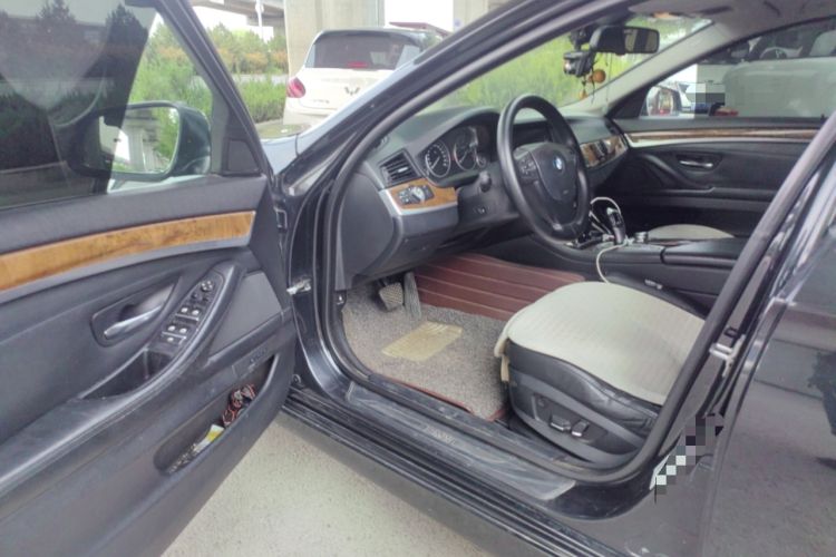 Used BMW 5 Series 2011 528Li Leading Model
