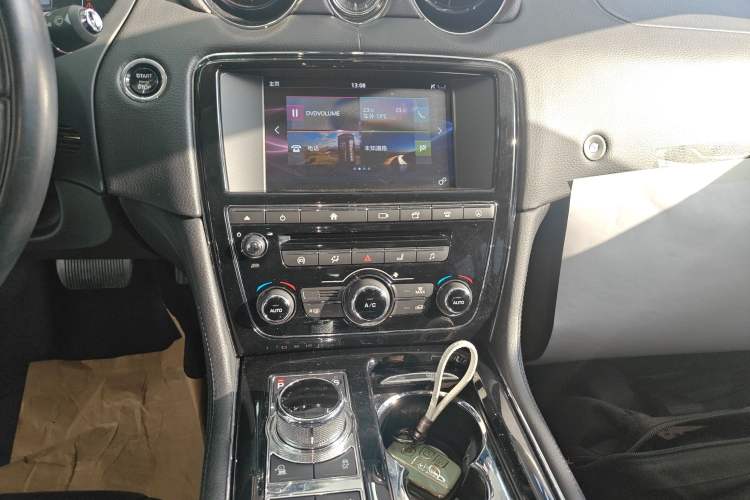 Used Jaguar XJ 2016 XJL 2.0T Two-Wheel-Drive Elegant Business Edition