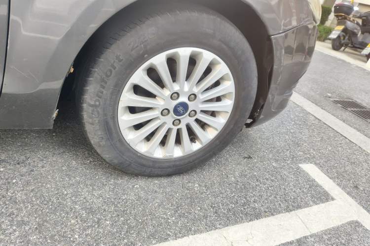 Used Ford Focus 2013 Sedan Classic 1.8L Automatic Fashion Edition
