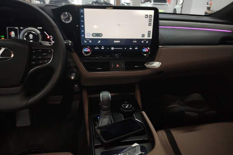 Used Lexus ES 2025 300h Deluxe Edition
