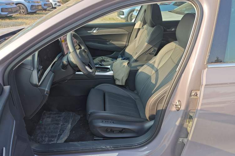 Used Volkswagen Passat 2025 Pro 380TSI Dragon Supreme Edition
