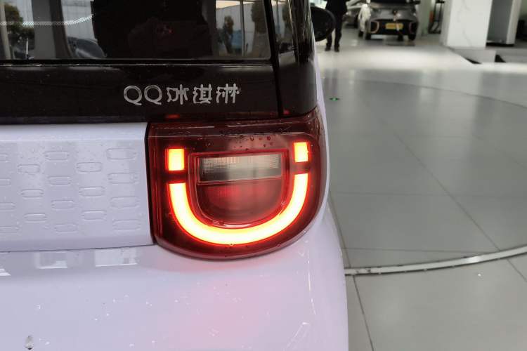 Used Chery QQ Ice Cream 2022 170km Sundae Phosphate Lithium-Ion Exterior 3