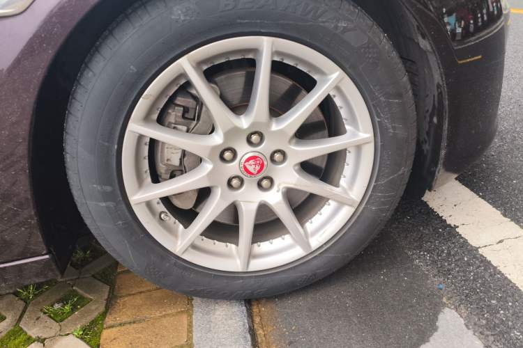 Used Jaguar XJ 2016 XJL 3.0 SC Two-Wheel-Drive Elegant Business Edition Right Front Wheel Hub