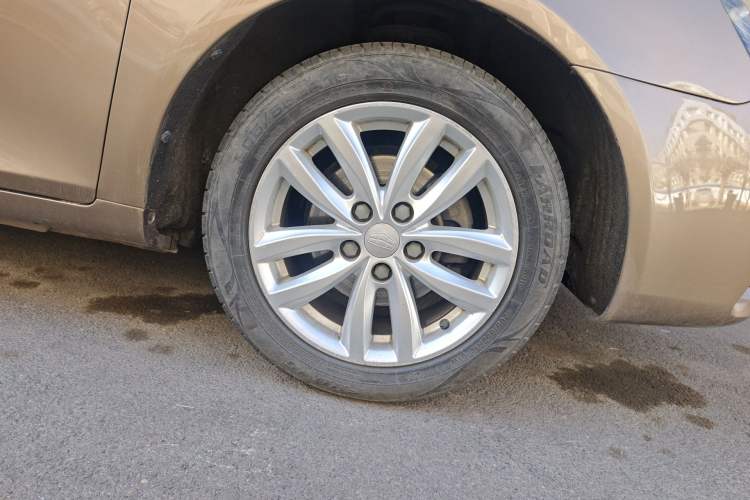 Used Geely Auto Classic Emgrand 2013 Sedan 1.8L CVT Elite Model Right Front Wheel Hub
