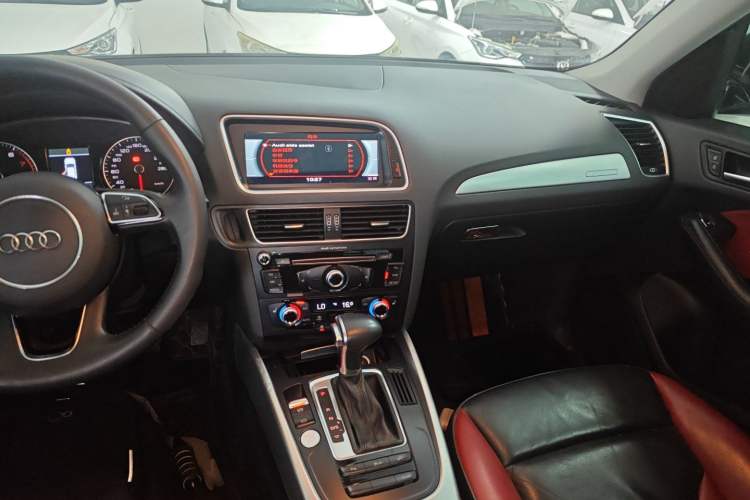 Used Audi Q5 2018 Collector's Edition 40 TFSI Technology Model
