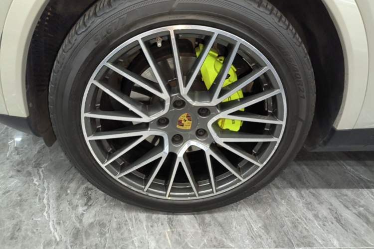 Used Porsche Cayenne E-Hybrid 2020 Cayenne E-Hybrid 2.0T Left Front Wheel Hub