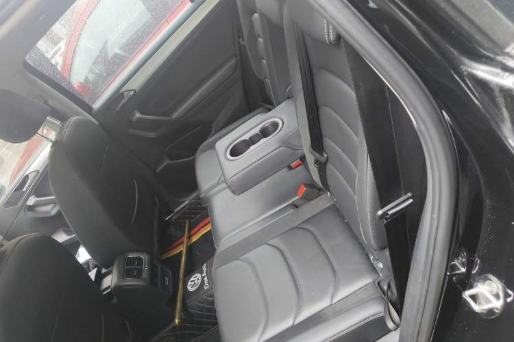 Used Volkswagen Tiguan L 2018 330TSI Automatic Two-Wheel Drive Luxury Edition Left Rear Seat