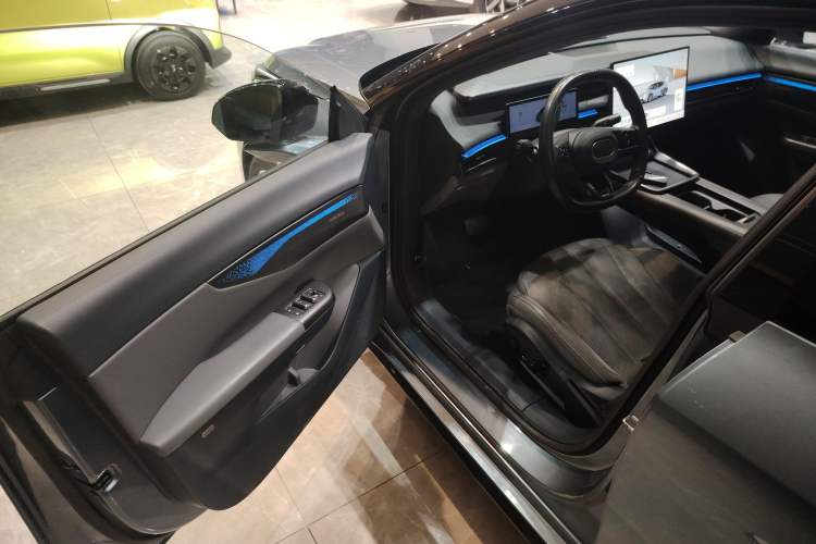 Used Lynk & Co 07 2024 EM-P 126 Long-Range Ultra
