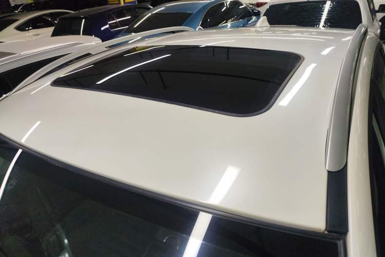 Used Venucia T90 2018 2.0L CVT Smart Connect Luxury Edition China V Standard
