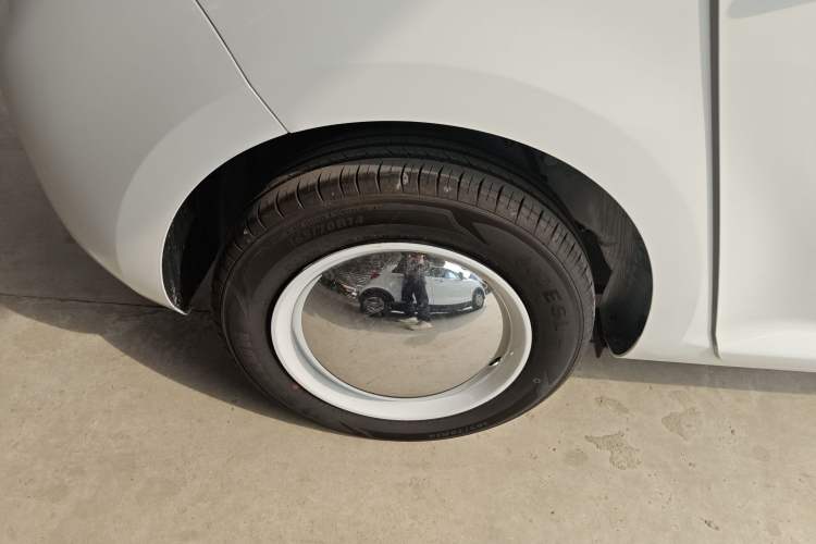 Used CHANGAN NEVO Lumin 2026 Model Treasure Edition 205km Passionate Beige Ningde Right Rear Wheel Hub