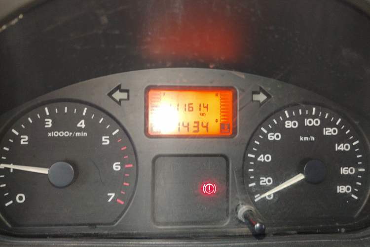 Used Wuling Rongguang 2012 1.5L Extended Basic Version Odometer Close Up