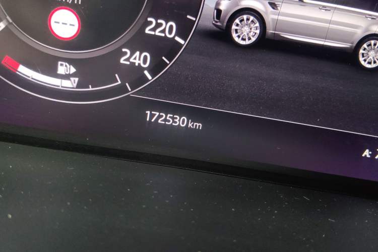 Used Land Rover Range Sport 2021 3.0 L6 YAO Black Edition Odometer Close Up