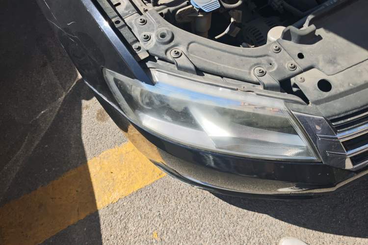 Used Volkswagen Lavida 2013 Revised Version 1.6L Automatic Luxury Edition Right Front Headlight