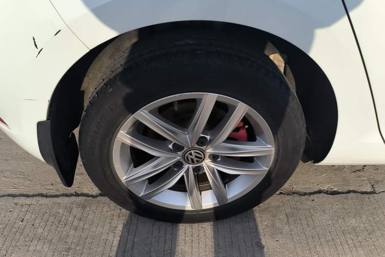 Used Volkswagen Golf 2018 230TSI Automatic Comfort Model Right Rear Wheel Hub