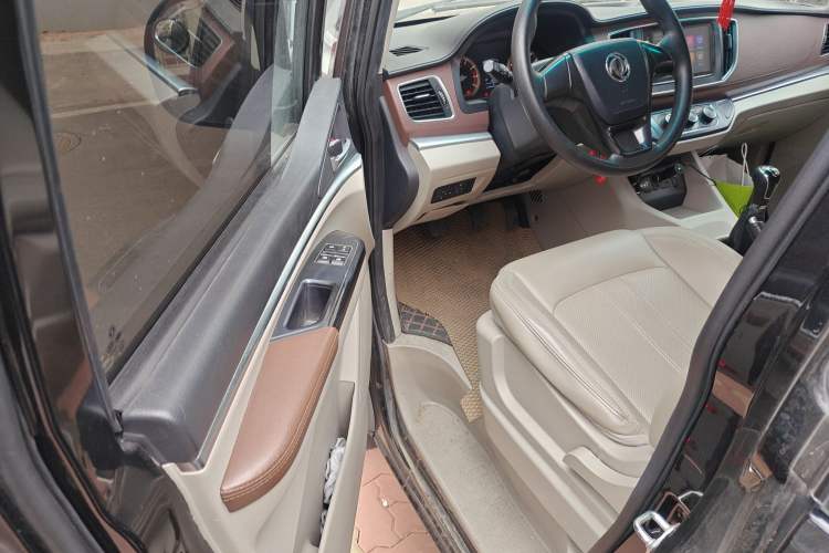 Used FORTHING Lingzhi 2018 M5L 1.6L 7-Seater Luxury Model