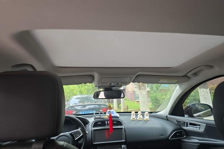 Used Jaguar XEL 2019 2.0T 200 PS Deluxe Edition Headliner