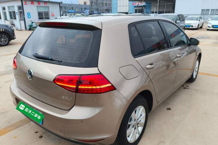 Used Volkswagen Golf 2016 1.6L Automatic Fashion Model
