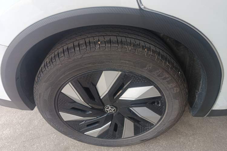 Used Venucia V DD-i 2023 110 km iE Version Right Rear Wheel Hub