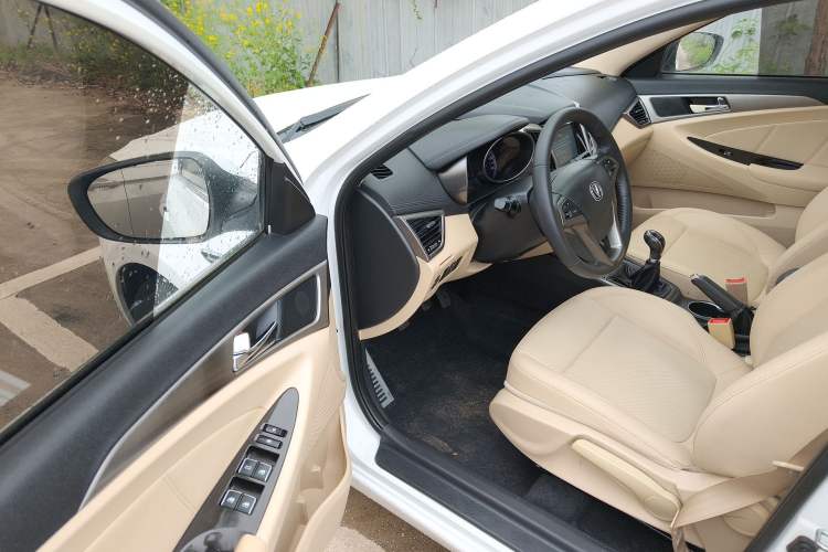 Used CHANGAN Eado 2016 1.6L Manual Fashion Edition Driver Seat