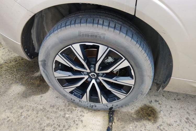 Used Volvo XC60 2025 B5 Four-Wheel Drive Smart & Advanced Luxury Edition Exterior 5