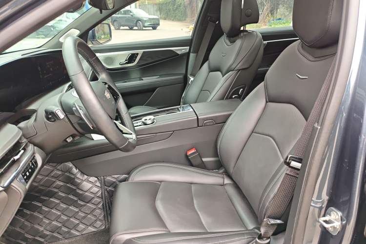 Used Cadillac CT6 2023 28T Luxury Version Left Front Seat