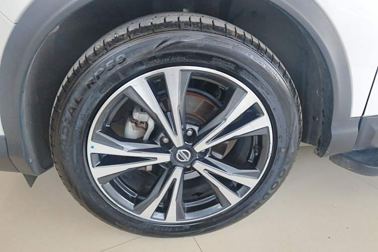 Used Nissan Qashqai 2022 2.0L CVT XV Premier Luxury Edition Left Front Wheel Hub