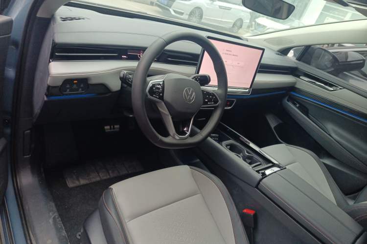 Used Volkswagen ID.7 VIZZION 2024 AIR model Center Console