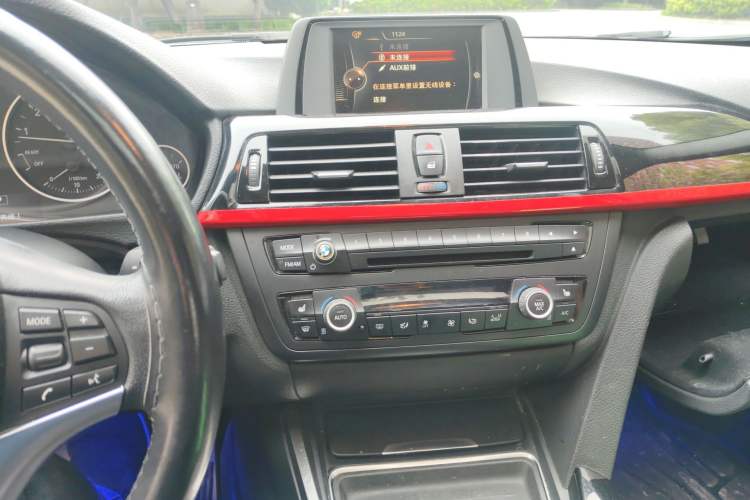 Used BMW 3 Series 2015 320i Fashion Model Audio And AC Panel