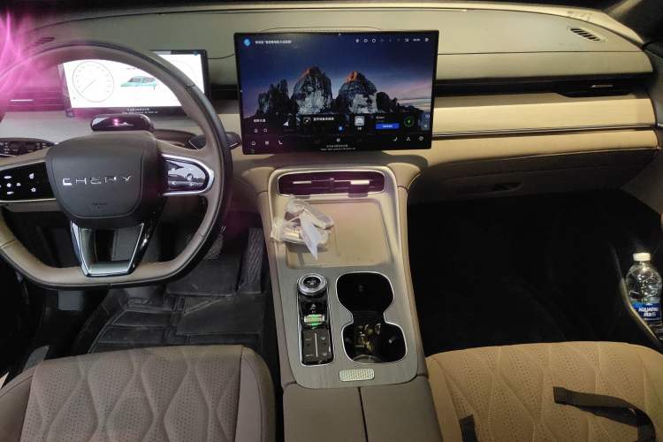 Used Chery Tiggo 8 PLUS C-DM 2025 1.5T 116 km Prestige Version 5 Seats Gear Lever