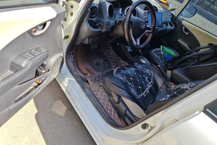 Used Honda Fit 2011 1.3L automatic comfort version
