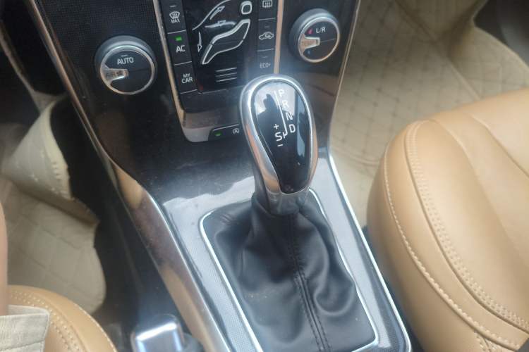 Used Volvo V40 2017 T3 Zhiyi Edition Gear Lever